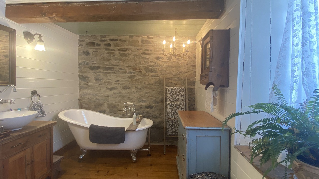 Photo of Bathroom in Saint-Jean-de-l'lle-d'Orleans