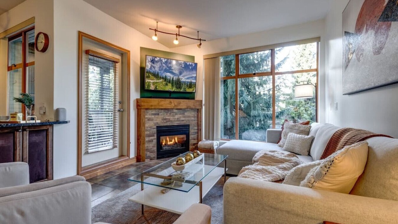 Photo of Livingroom in Whistler Cay Heights