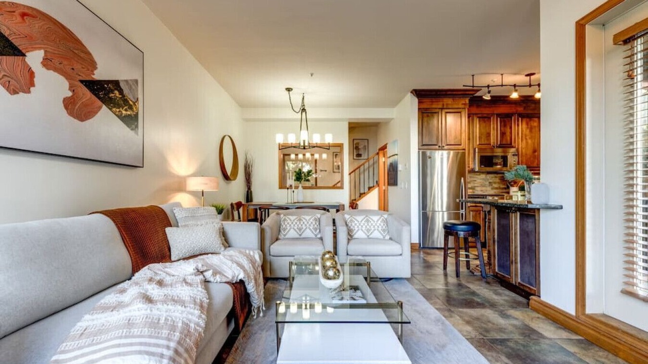 Photo of Livingroom in Whistler Cay Heights