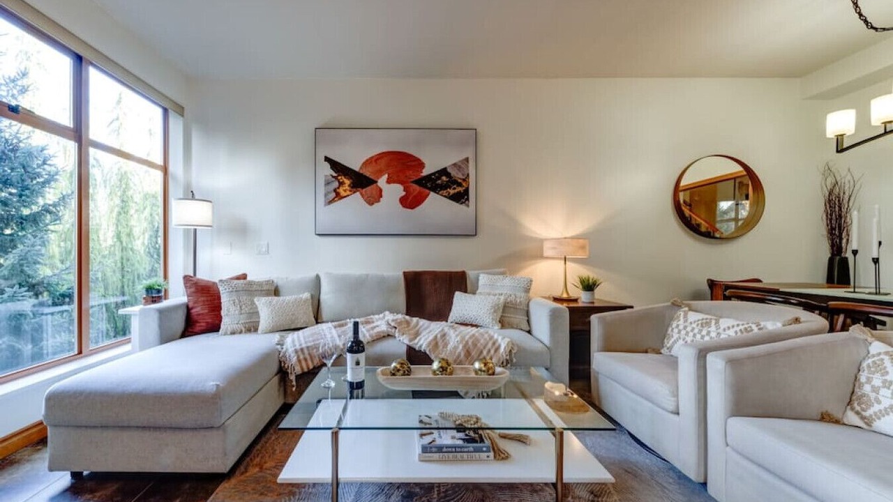 Photo of Livingroom in Whistler Cay Heights
