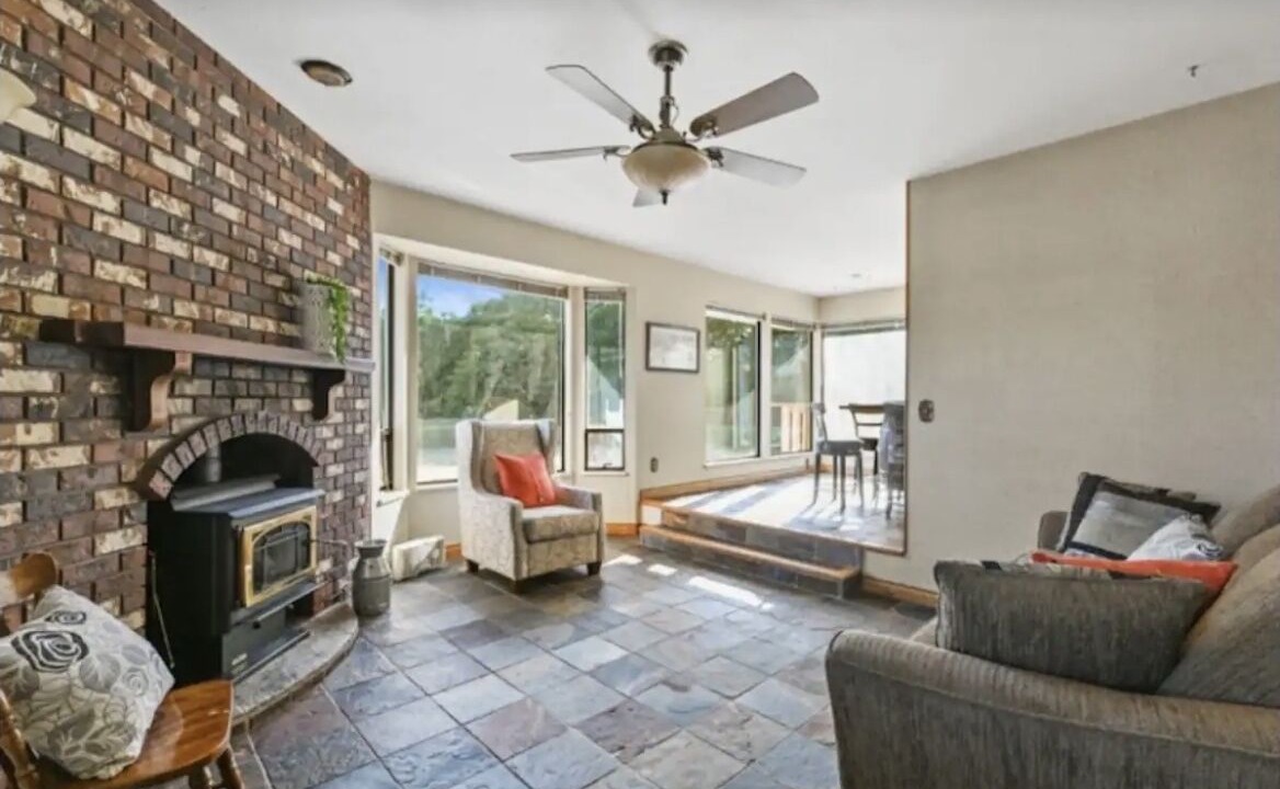 Photo of Livingroom in Langley
