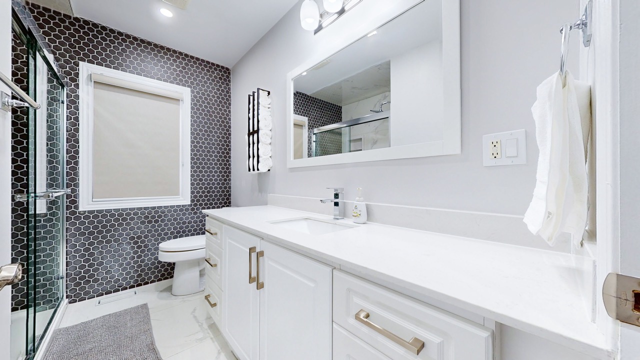 Photo of Bathroom in Clarkson-Lorne Park