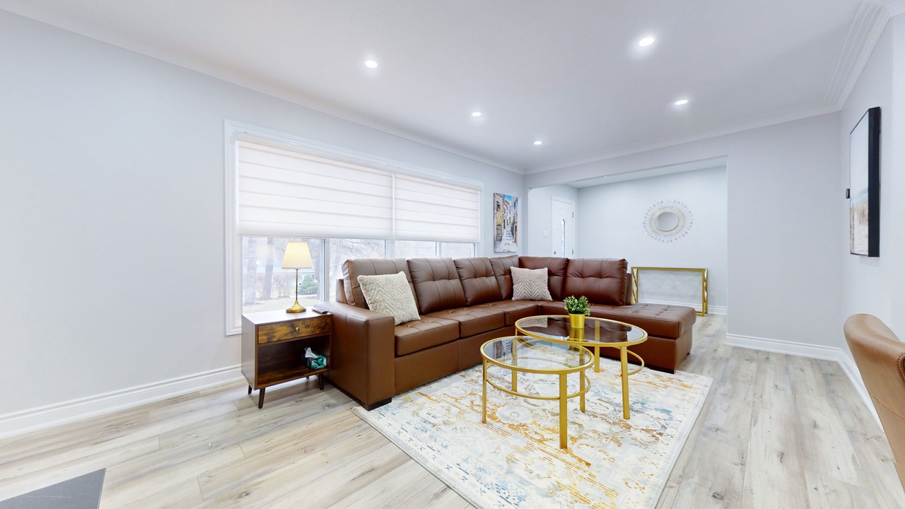 Photo of Livingroom in Clarkson-Lorne Park