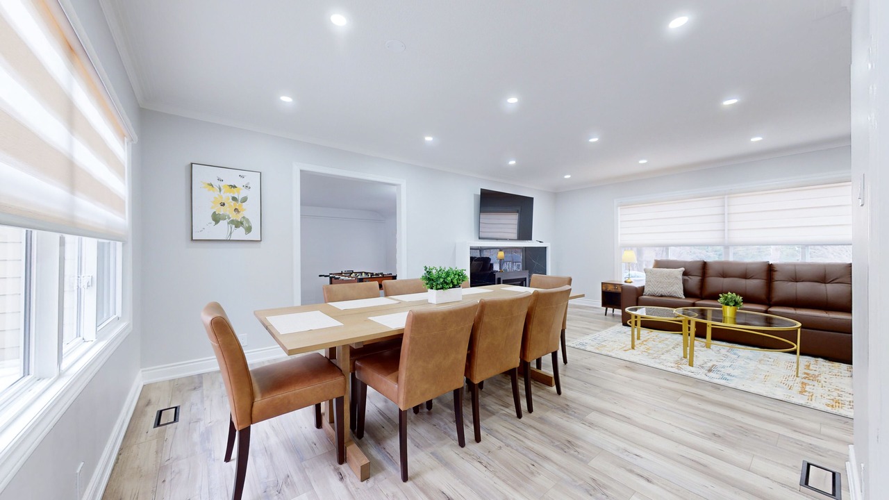Photo of Livingroom in Clarkson-Lorne Park