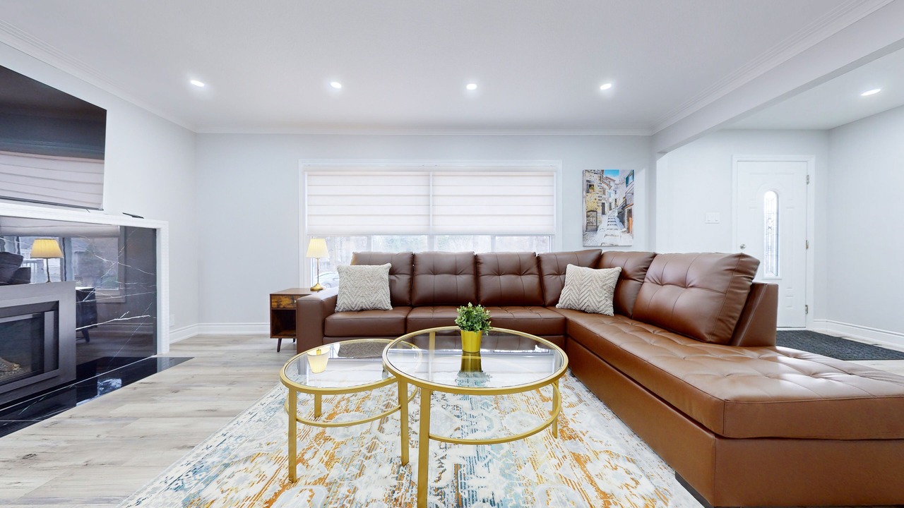 Photo of Livingroom in Clarkson-Lorne Park
