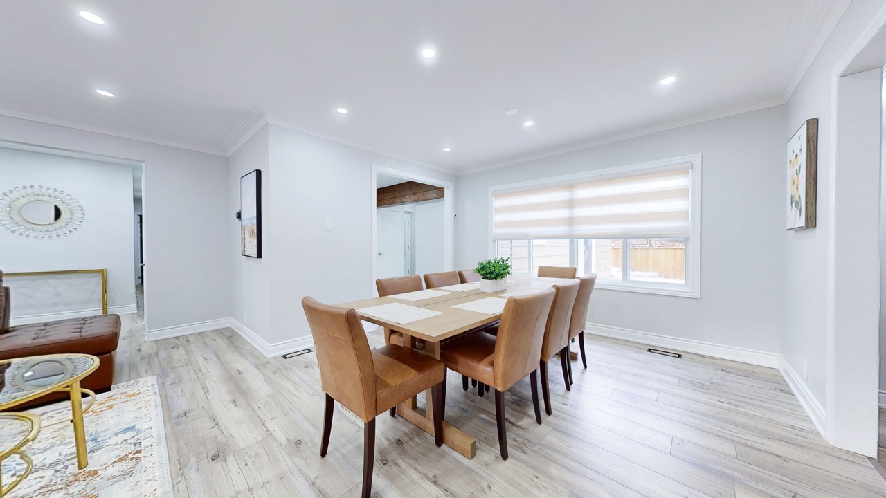Photo of Livingroom in Clarkson-Lorne Park
