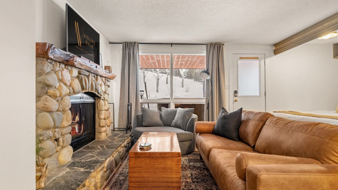Photo of Livingroom in East Kootenay