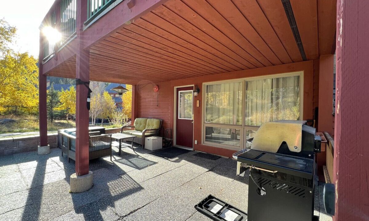 Photo of Patio Balcony in East Kootenay