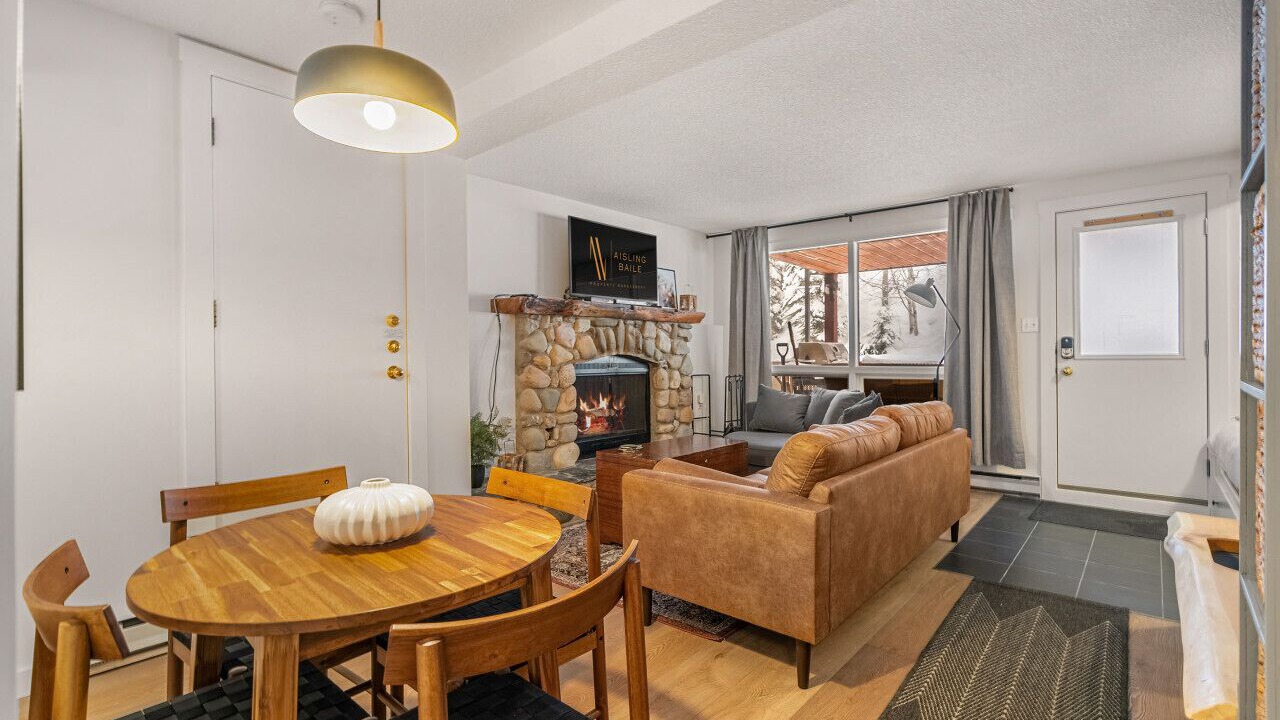 Photo of Livingroom in East Kootenay