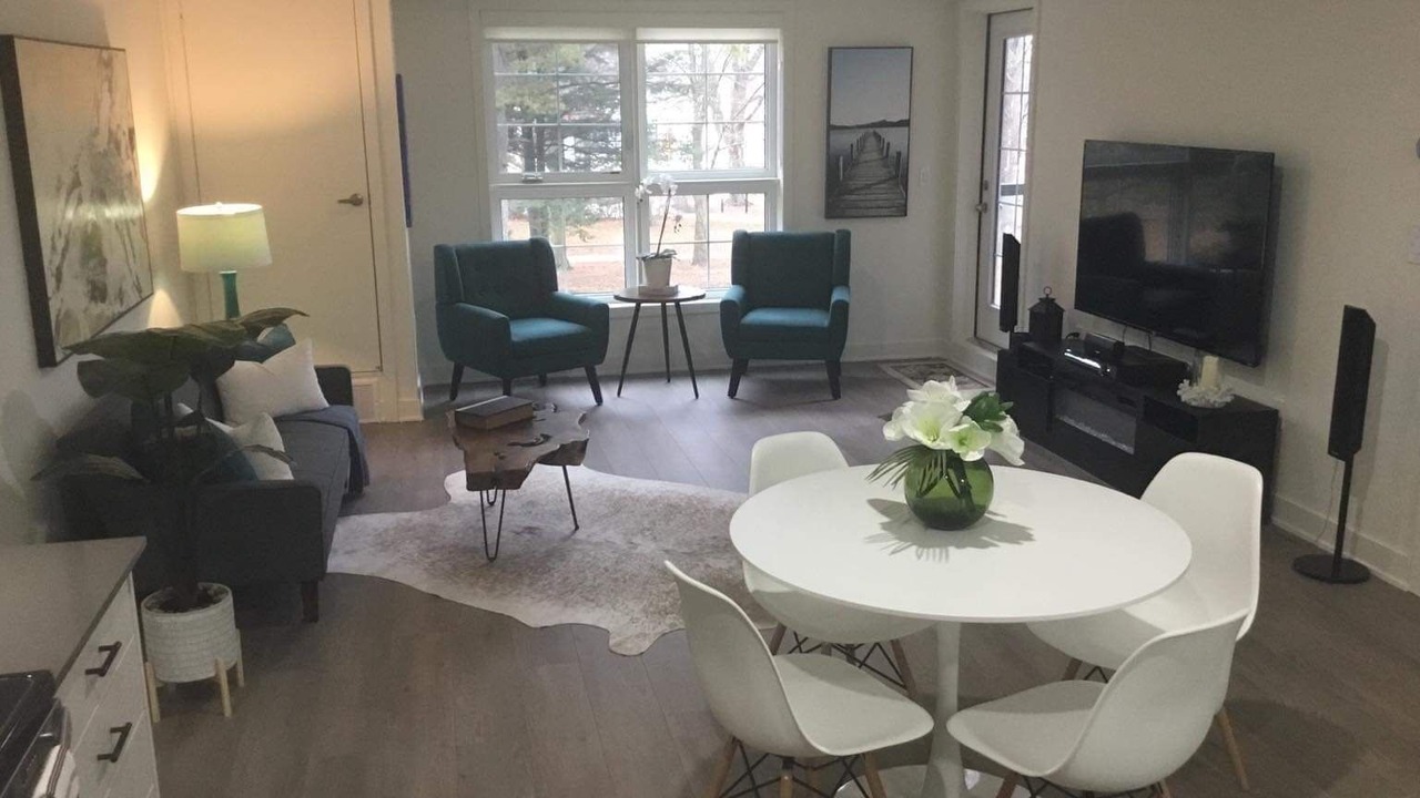 Photo of Livingroom in Jacksons Point