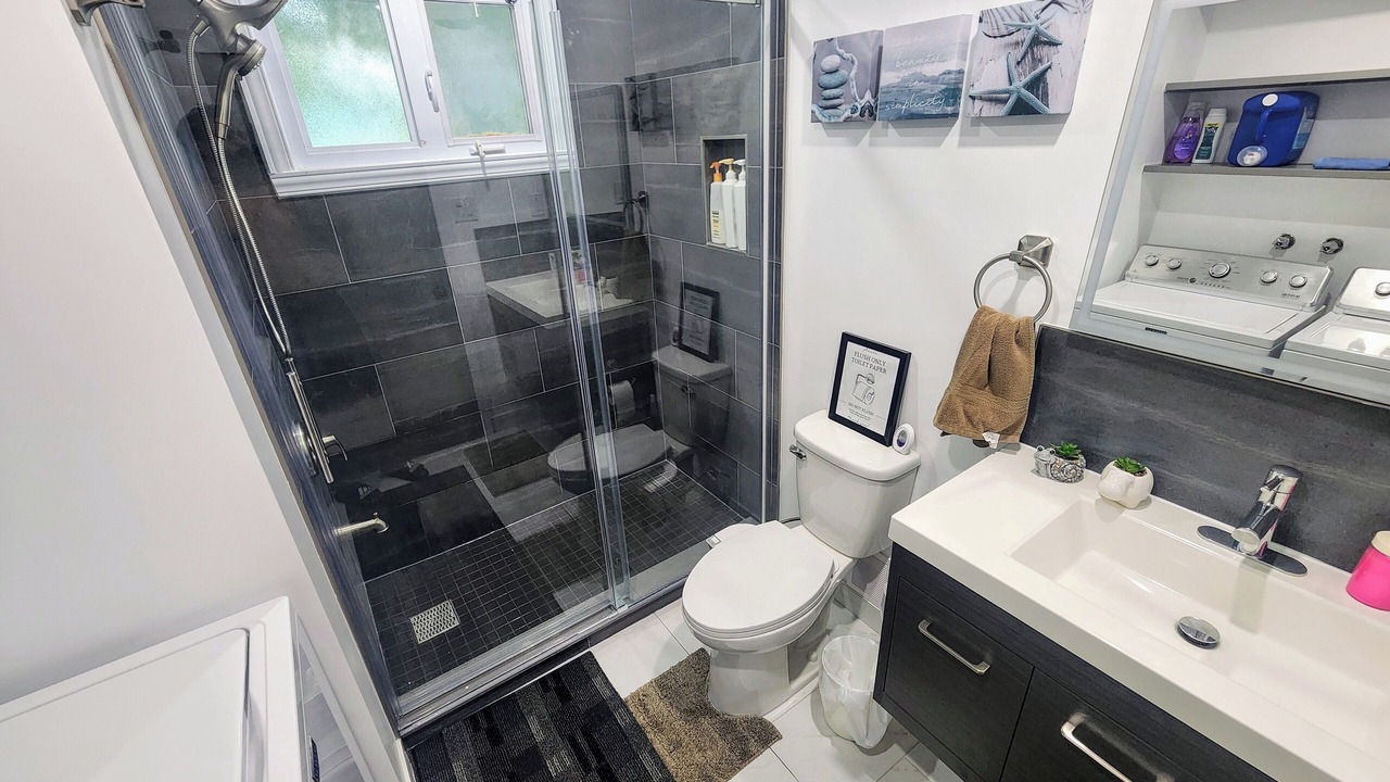 Photo of Bathroom in Longueuil