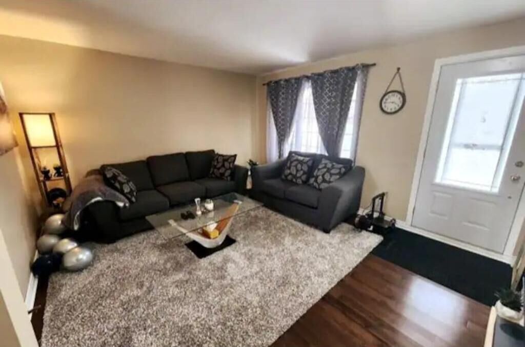 Photo of Livingroom in Longueuil
