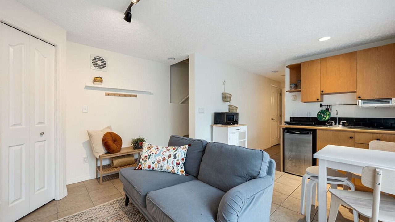 Photo of Livingroom in Hillside - Quadra - Downtown Blanshard