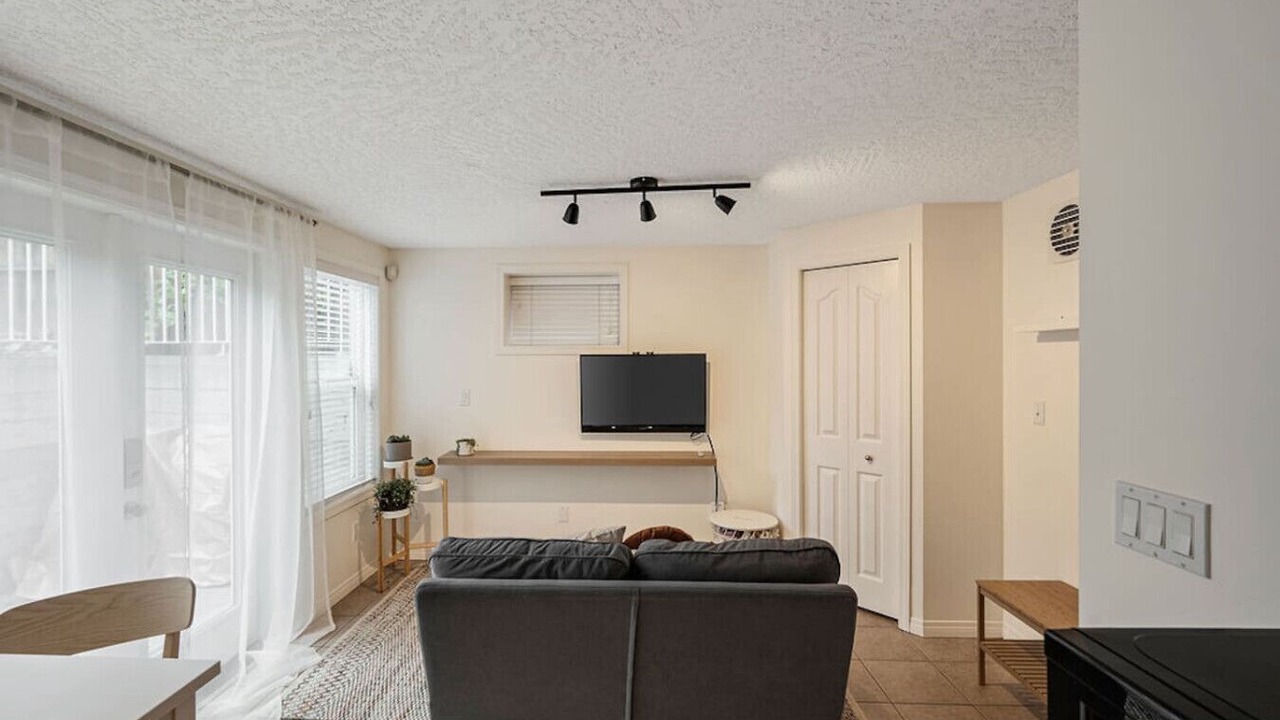 Photo of Livingroom in Hillside - Quadra - Downtown Blanshard