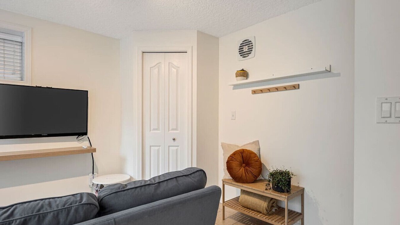 Photo of Livingroom in Hillside - Quadra - Downtown Blanshard