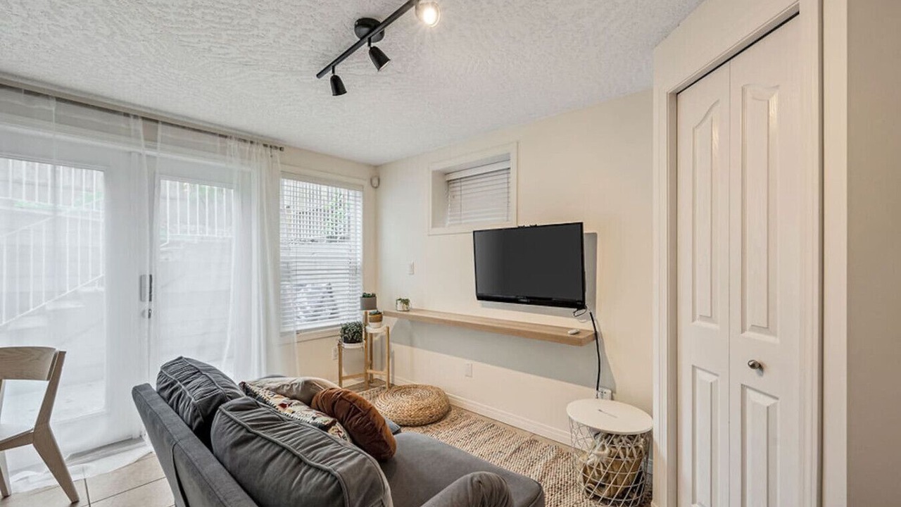 Photo of Livingroom in Hillside - Quadra - Downtown Blanshard