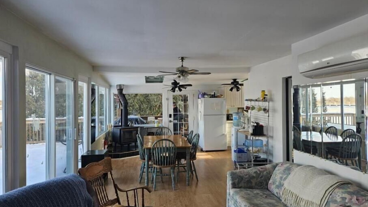 Photo of Livingroom in Campbellford