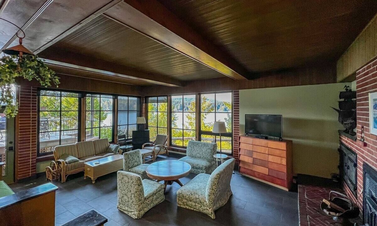 Photo of Livingroom in Shawnigan Lake