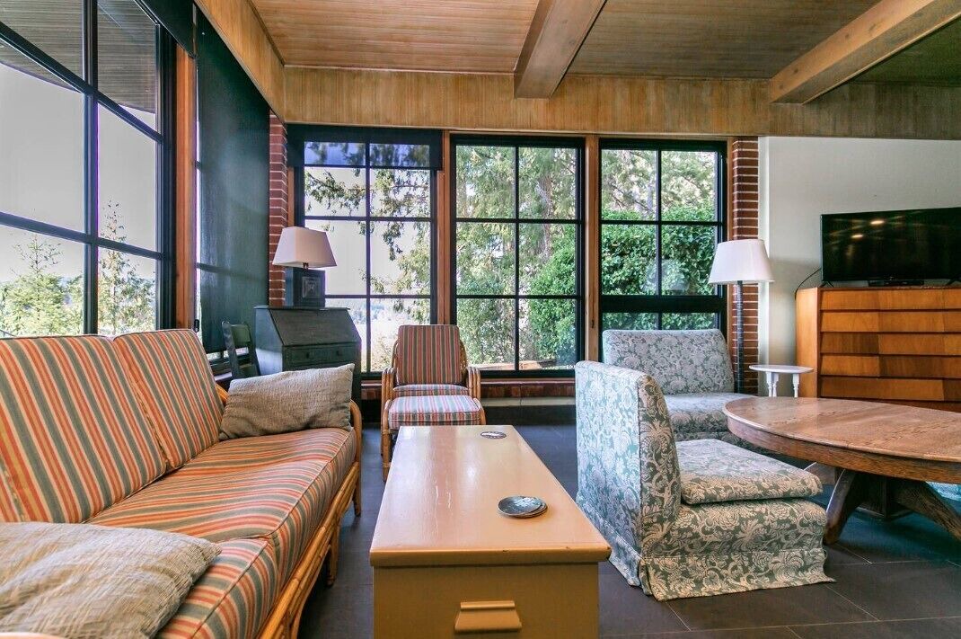 Photo of Livingroom in Shawnigan Lake