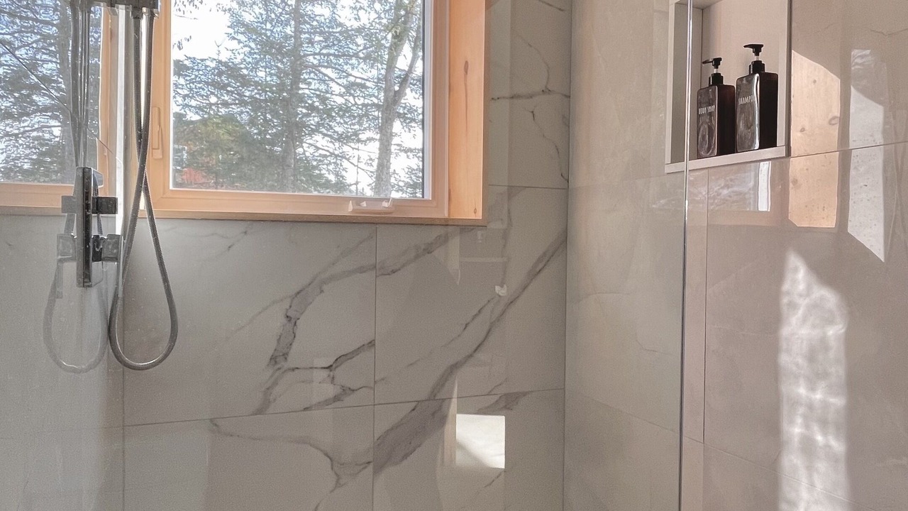 Photo of Bathroom in Les Collines-de-l'Outaouais Regional County Municipality