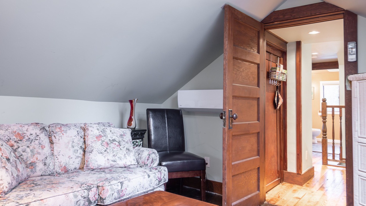 Photo of Livingroom in Shawnigan Lake