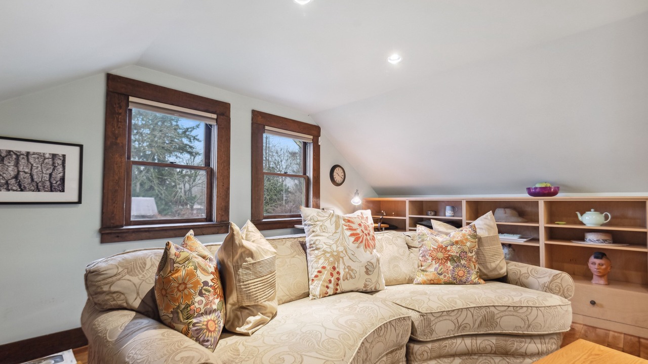Photo of Livingroom in Shawnigan Lake