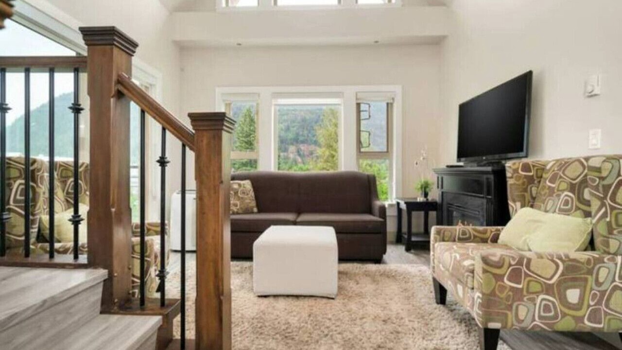 Photo of Livingroom in Harrison Hot Springs