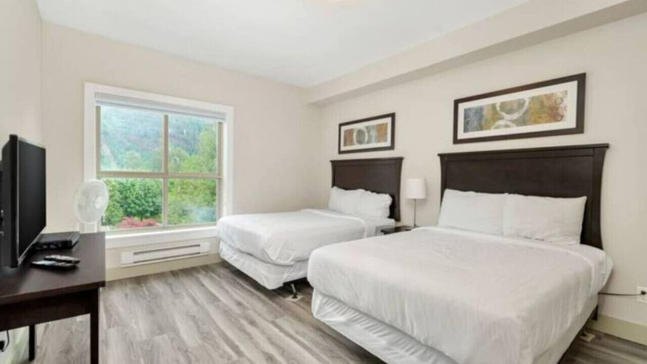Photo of Bedroom in Harrison Hot Springs