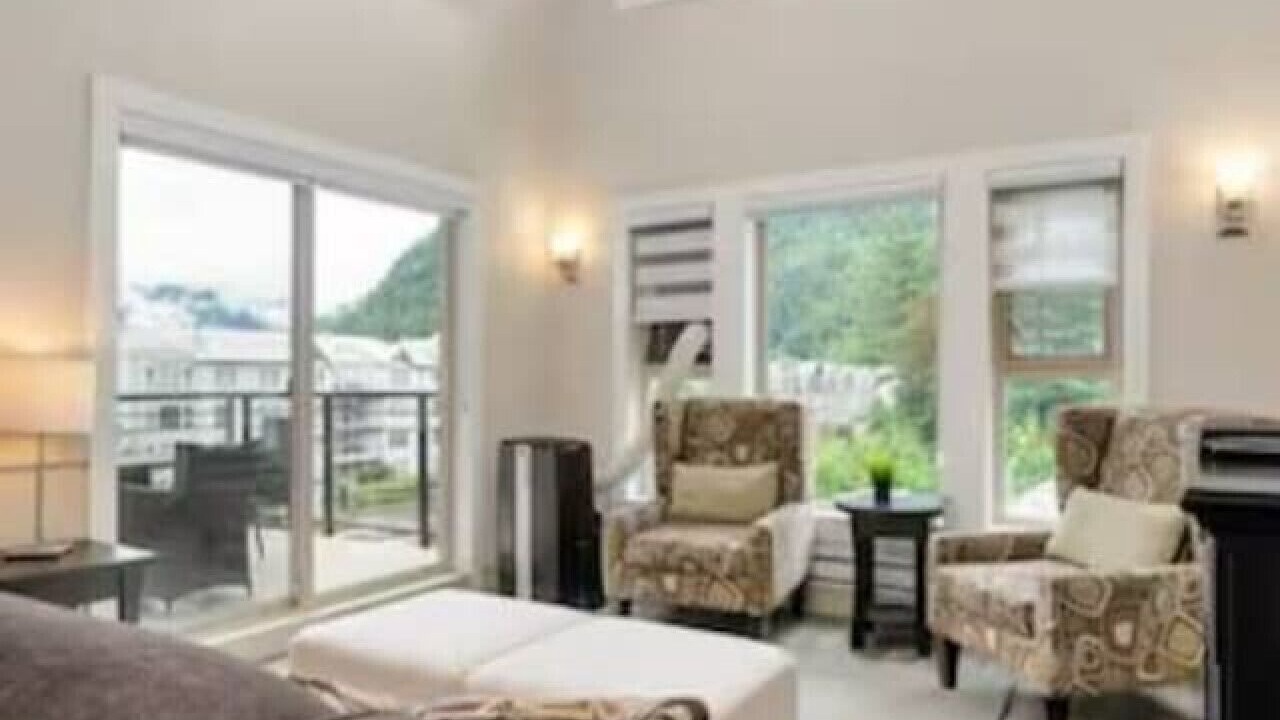 Photo of Livingroom in Harrison Hot Springs