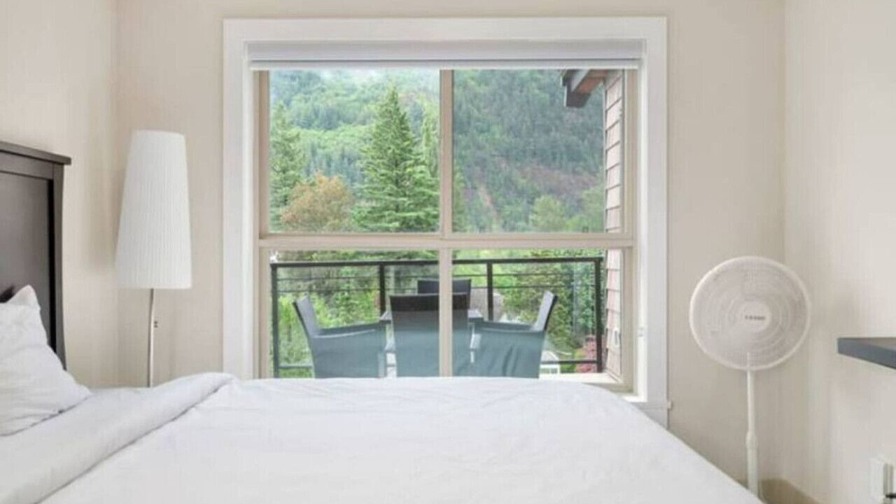 Photo of Bedroom in Harrison Hot Springs