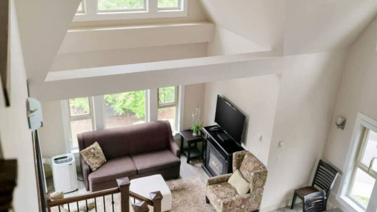 Photo of Livingroom in Harrison Hot Springs