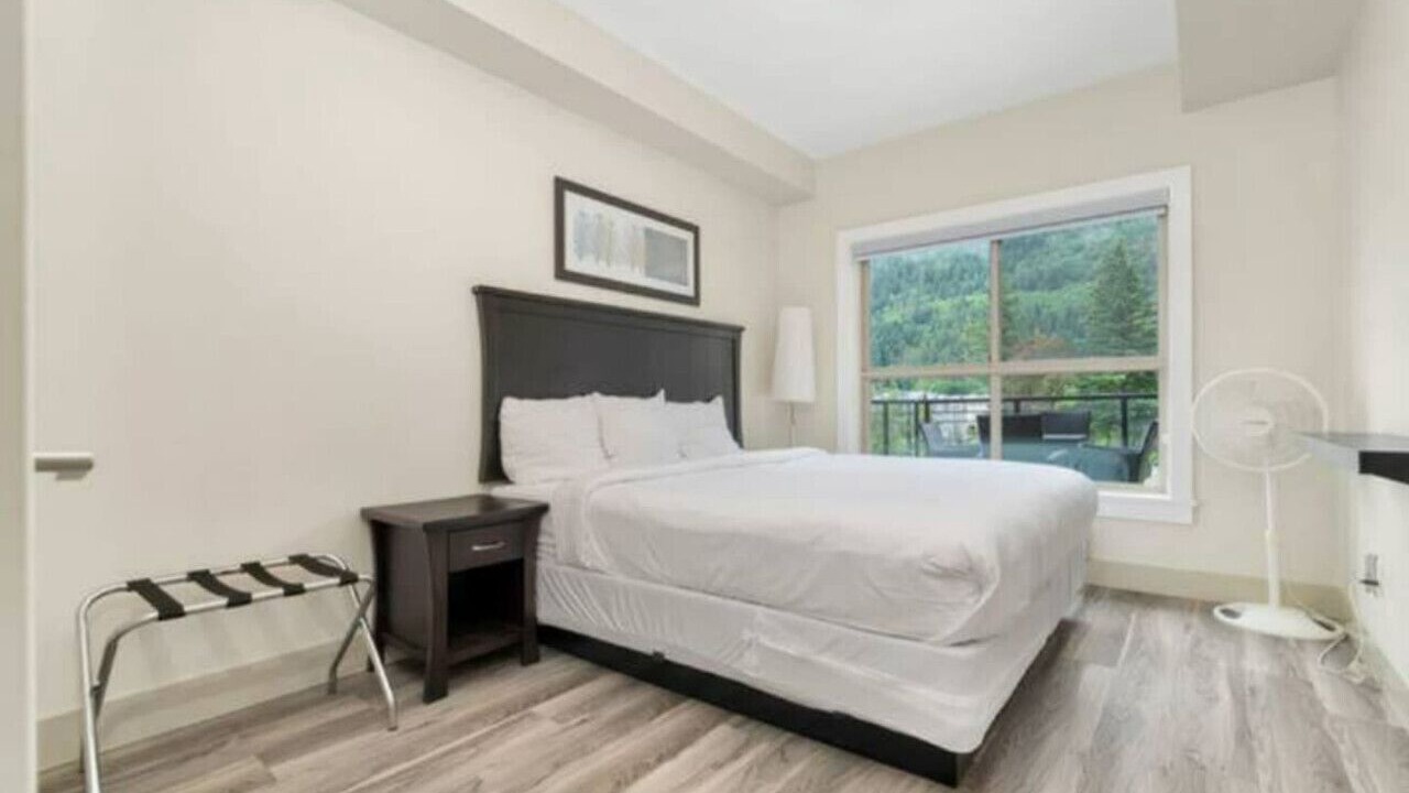 Photo of Bedroom in Harrison Hot Springs