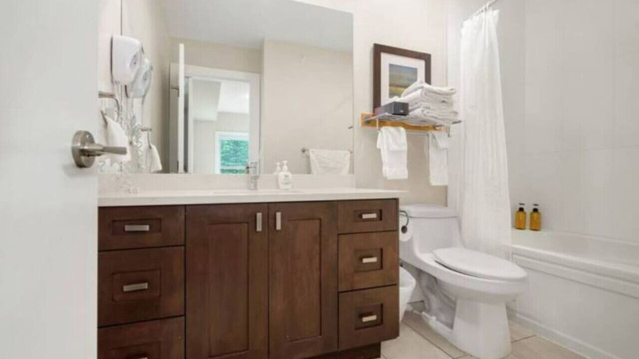 Photo of Bathroom in Harrison Hot Springs