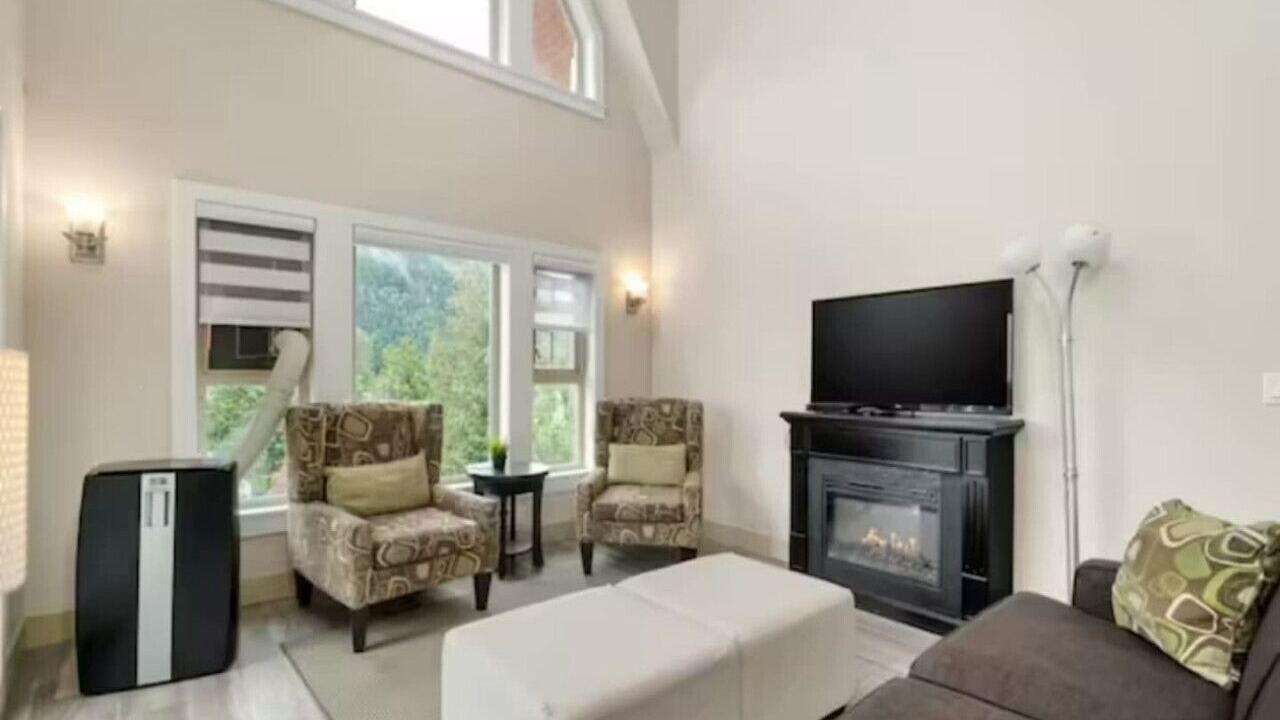 Photo of Livingroom in Harrison Hot Springs