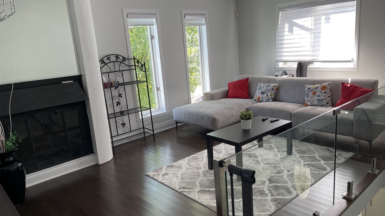 Photo of Livingroom in Fabreville