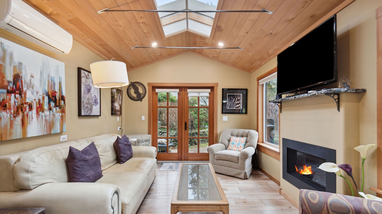 Photo of Livingroom in Shawnigan Lake