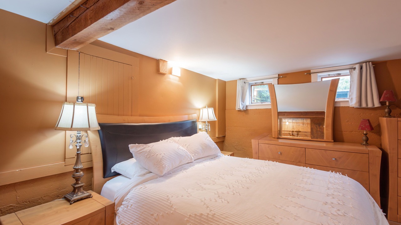 Photo of Bedroom in Shawnigan Lake