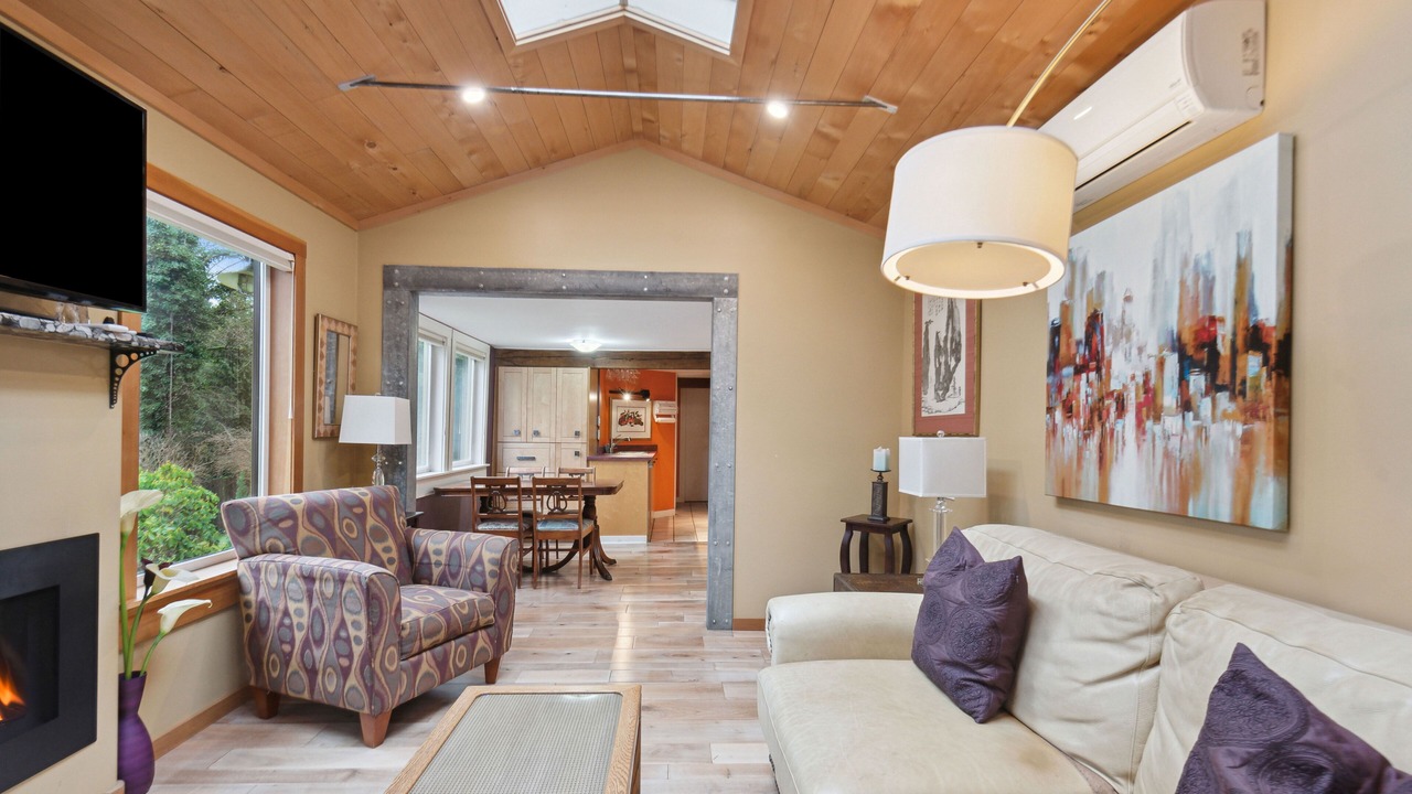 Photo of Livingroom in Shawnigan Lake
