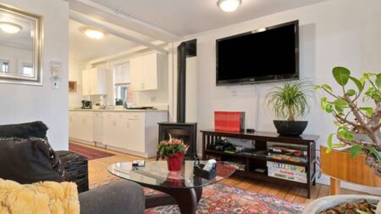 Photo of Livingroom in Upper Lonsdale