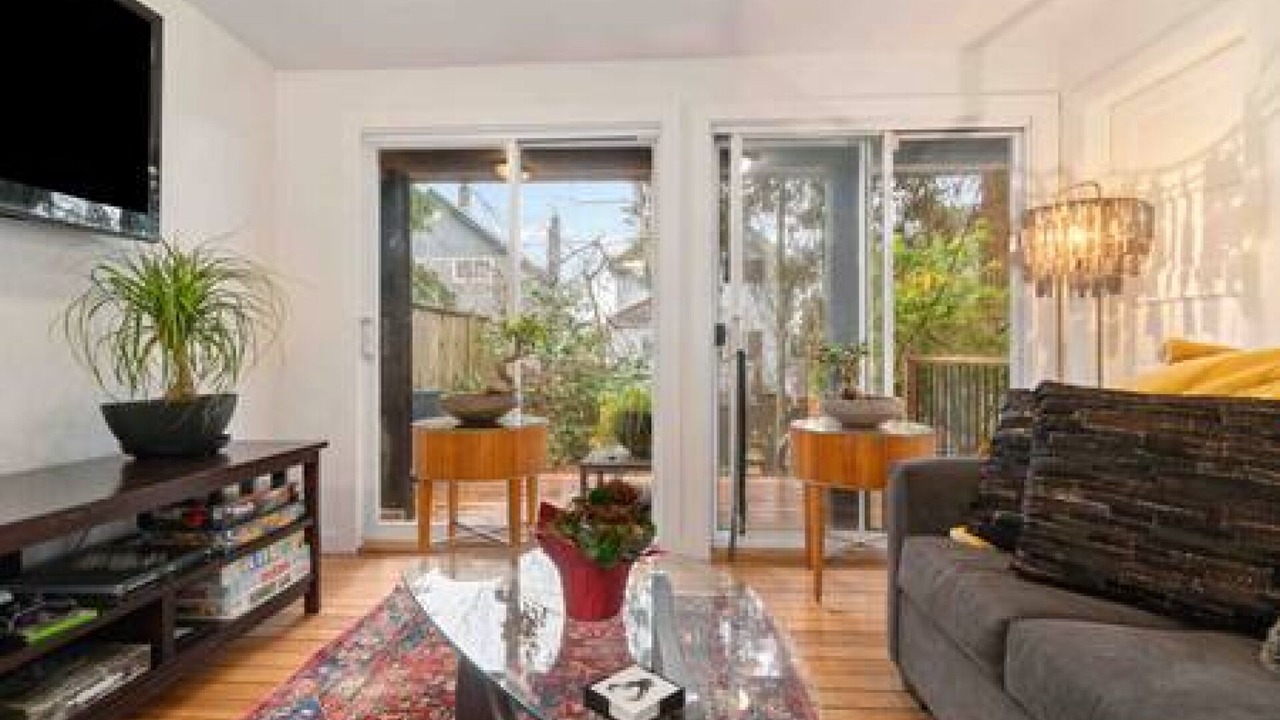 Photo of Livingroom in Upper Lonsdale