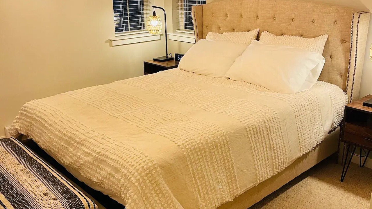 Photo of Bedroom in Lindell Beach