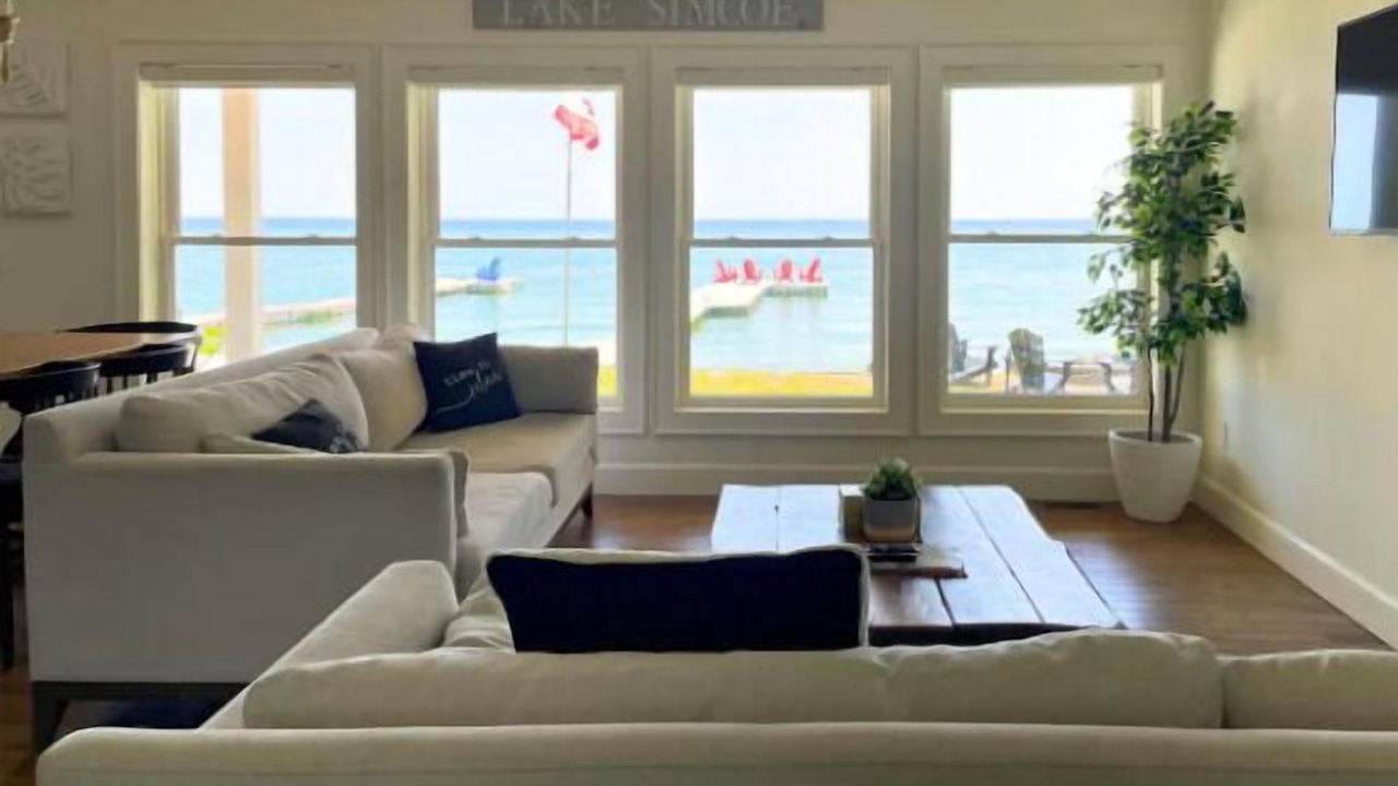 Photo of Livingroom in Big Bay Point