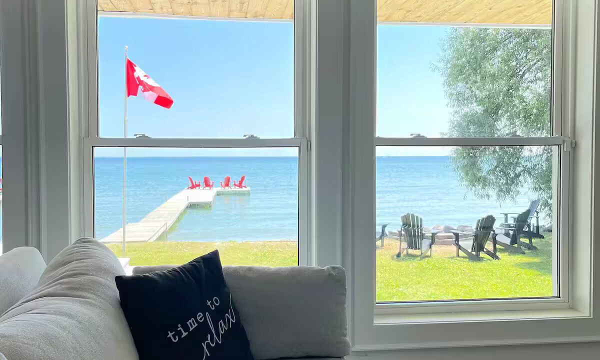 Photo of Livingroom in Big Bay Point
