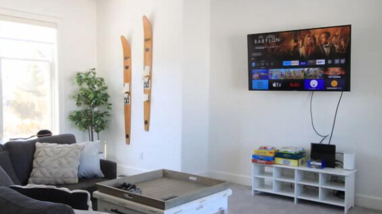 Photo of Livingroom in Big Bay Point