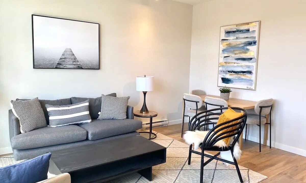 Photo of Livingroom in Booktown