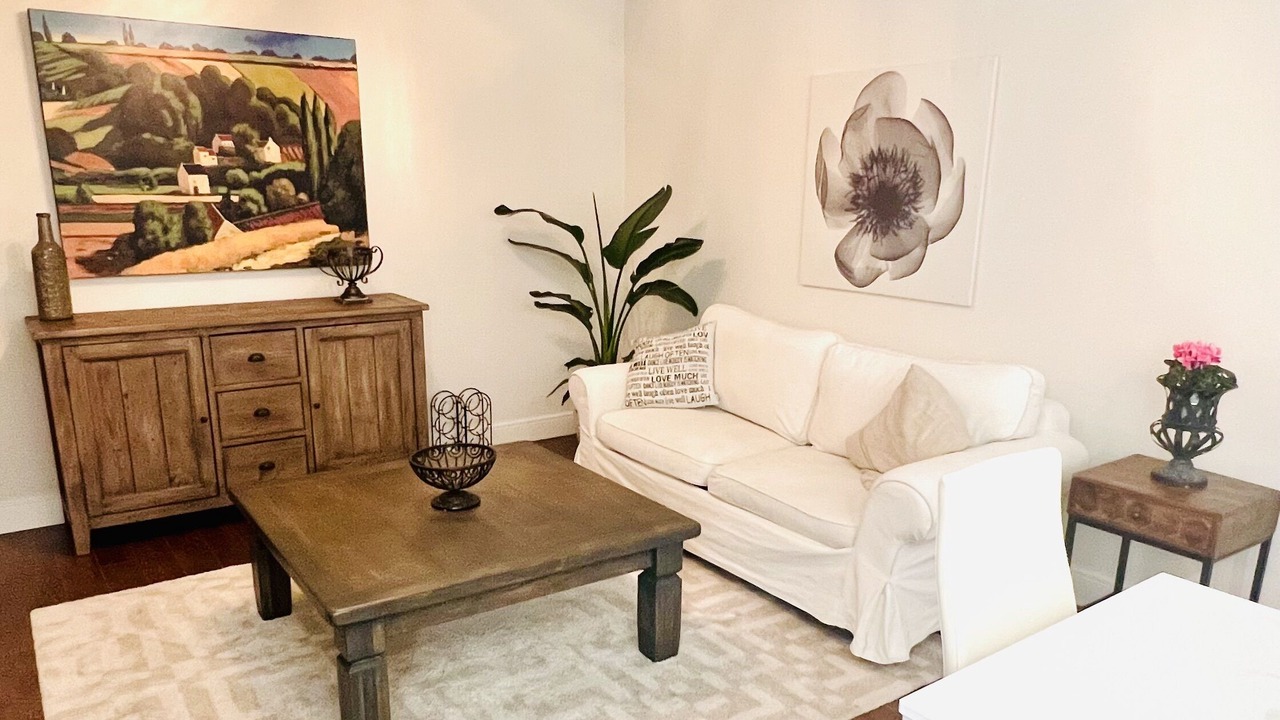 Photo of Livingroom in Central Lonsdale