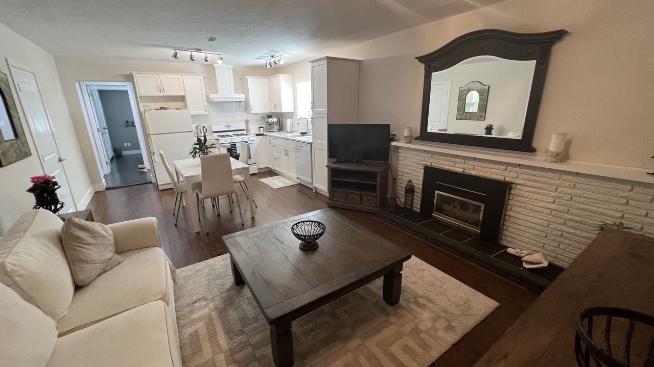 Photo of Livingroom in Central Lonsdale