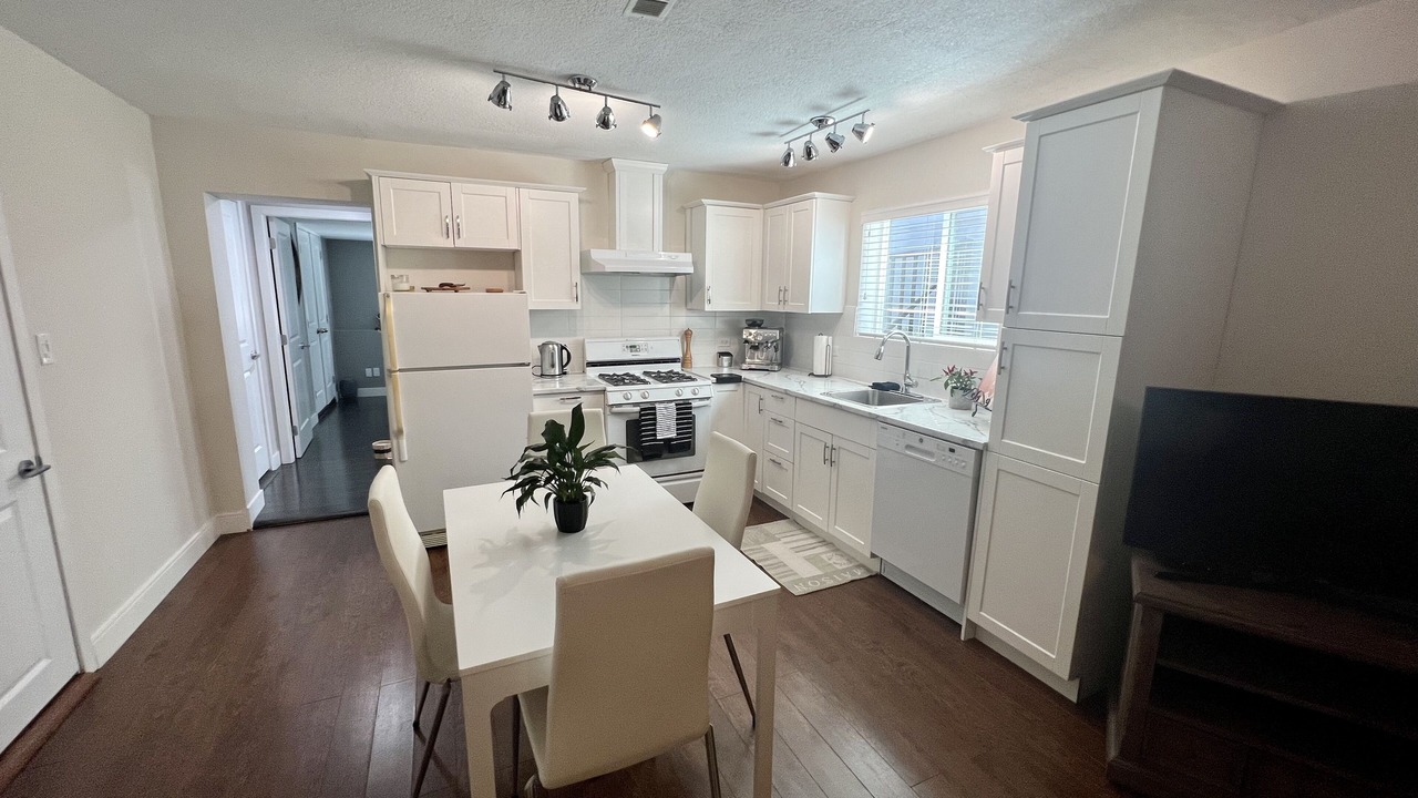 Photo of Kitchen in Central Lonsdale