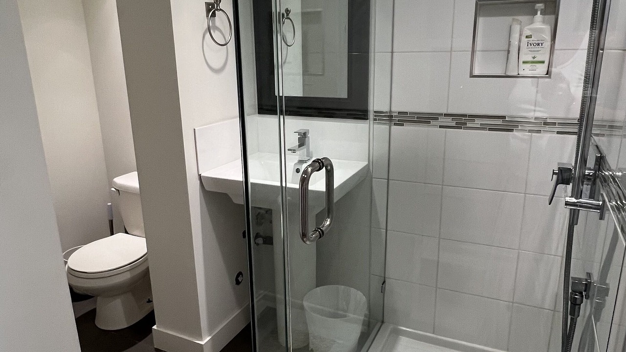 Photo of Bathroom in Central Lonsdale