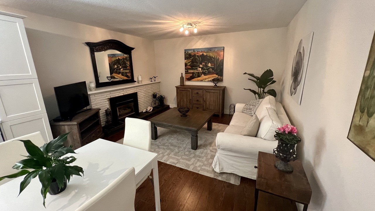Photo of Livingroom in Central Lonsdale